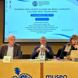 Assemblea del 27/11/24 - Premiati i professionisti dell'Ordine dei Medici e degli Odontoiatri per i 50 anni di Laurea